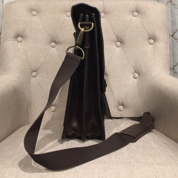 Wilson’s Leather Dark Rugged Expandable Briefcase - Picture 4 of 16